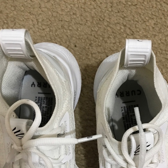 under armor curry flow Size - 5.5 youth white - Picture 9 of 9